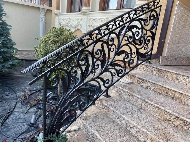 Balustradă forjată pe scară exterioară